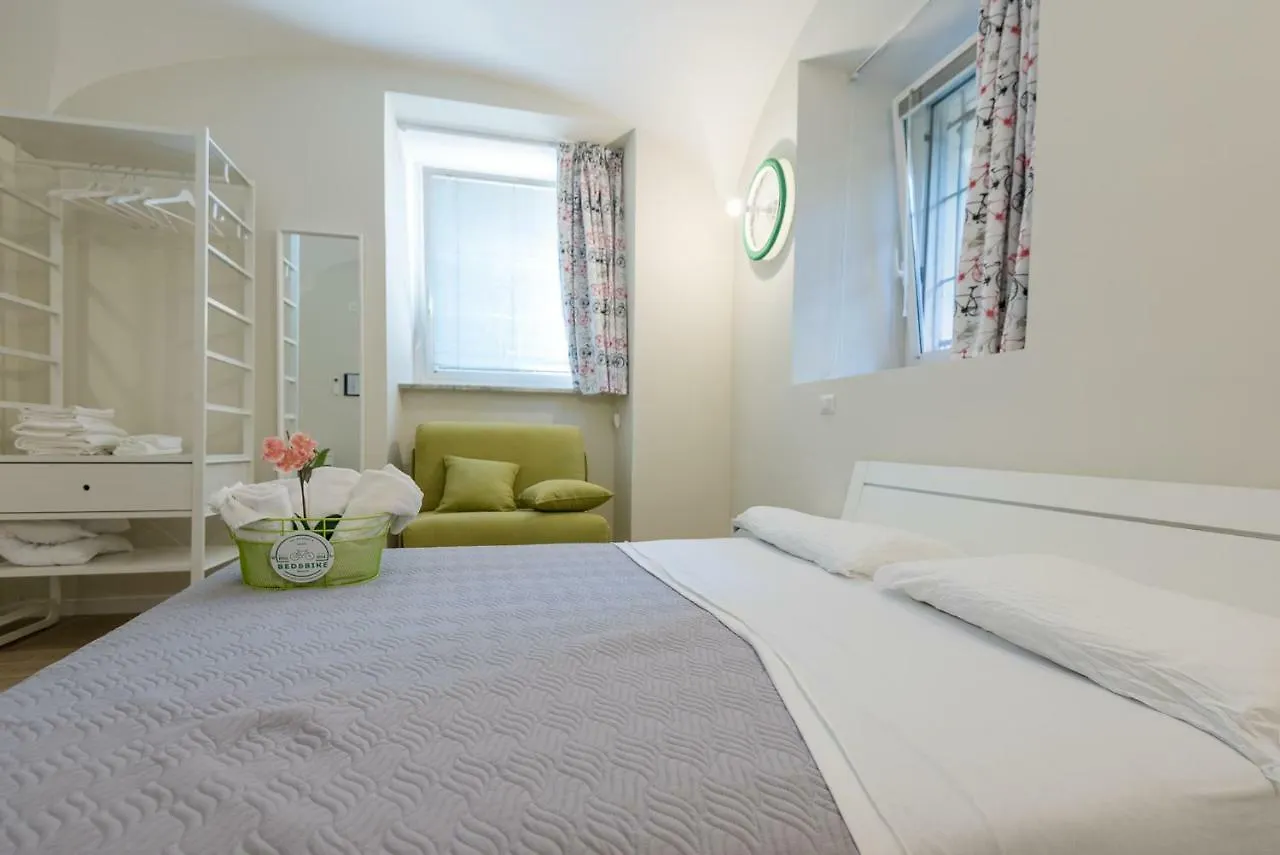 Bed&Bikerome Rooms 3*, Rome
